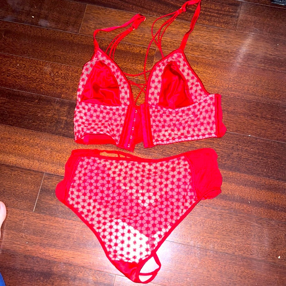 Bralette with high waisted panty set. Beautiful and sexy. Opens in front